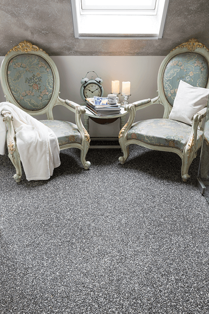 Vorraum_grau_stühle Natursteinteppich-Steinteppich_Vorraum_Stuehle_grauerBoden_Marmor